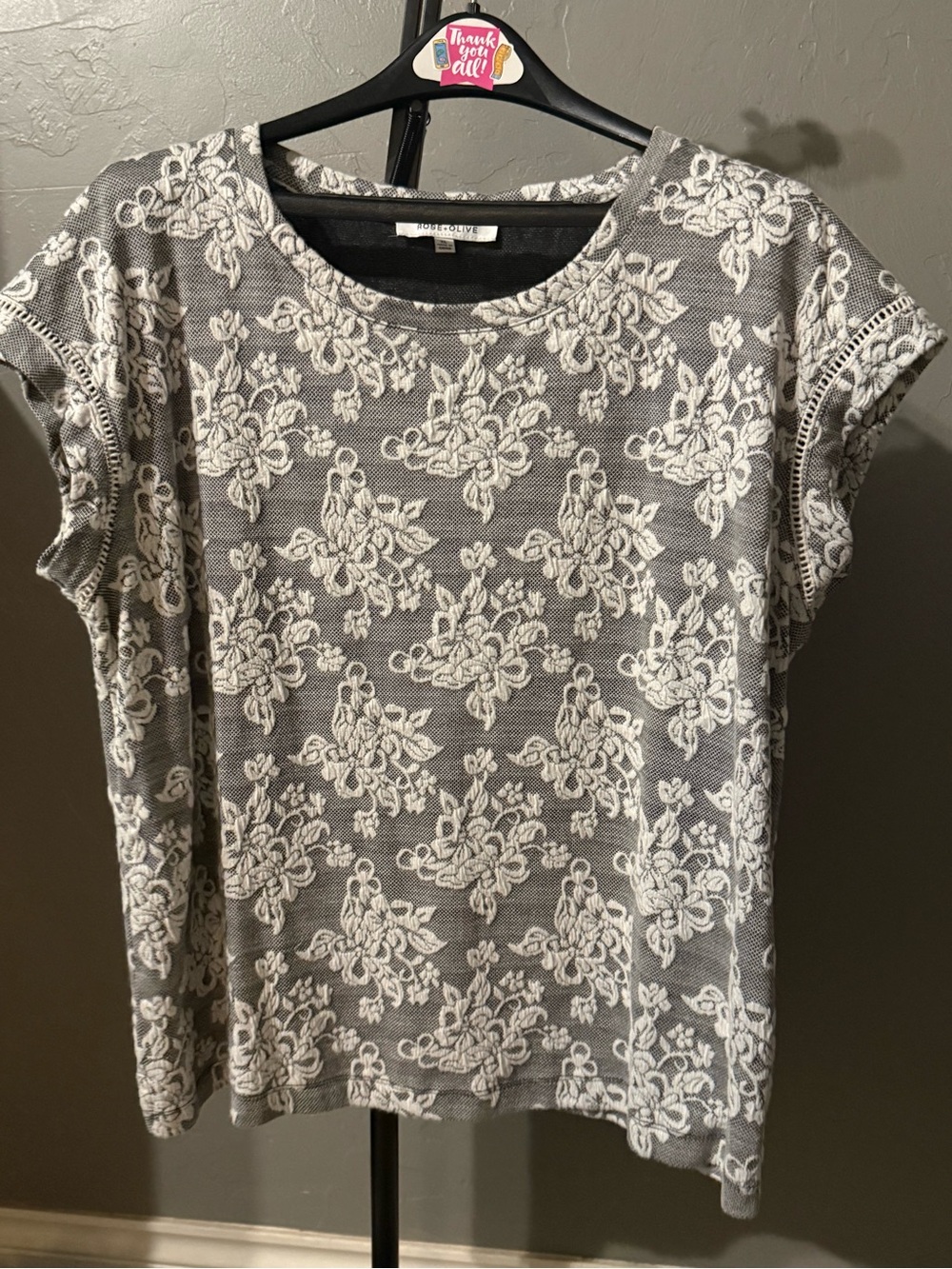 Rose + Olive XL Gray Floral Lace-Pattern Short Sleeve Top, Textured